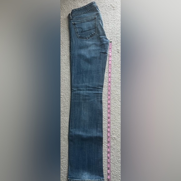 Pre-loved American Eagle Distressed Jeans, Straight, Size 2 - Picture 7 of 11